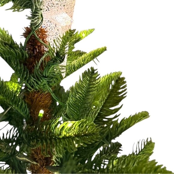 AJ  SouthernCharm x Bethlehem Light 7.5 ft Pre-Lit Christmas Tree/Skirt/Topper - Picture 6 of 15